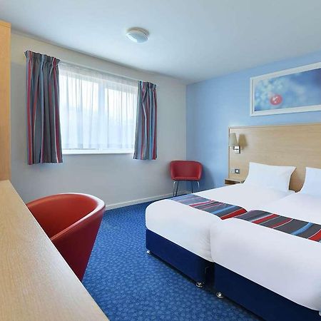 Travelodge Milton Keynes Old Stratford Pokoj fotografie