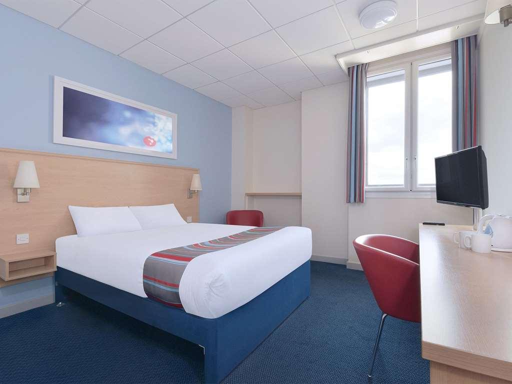 Travelodge Milton Keynes Old Stratford Pokoj fotografie
