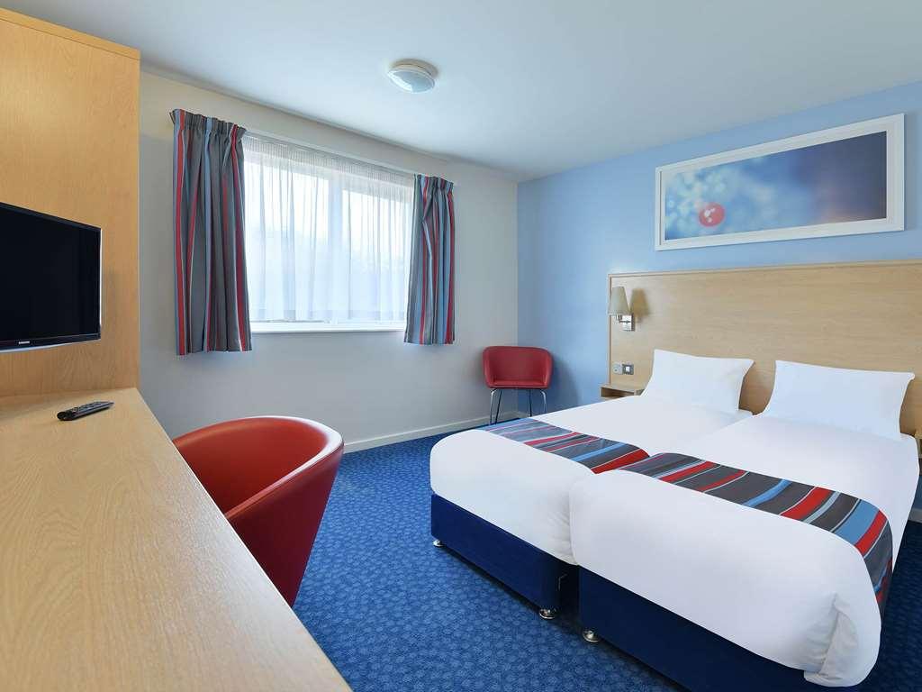 Travelodge Milton Keynes Old Stratford Pokoj fotografie